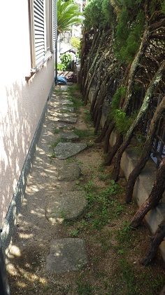 天然石の不安定な飛び石