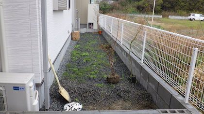 芝張り・砂利撤去前