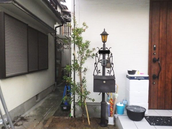 お手入れが大変なシマトネリコからお手入れが簡単なブラシノキへの植替え事例｜大阪市鶴見区T様（作業後）