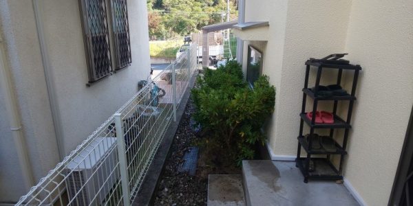 大阪市此花区の住宅でヒラドツツジの植栽をした写真　施工後