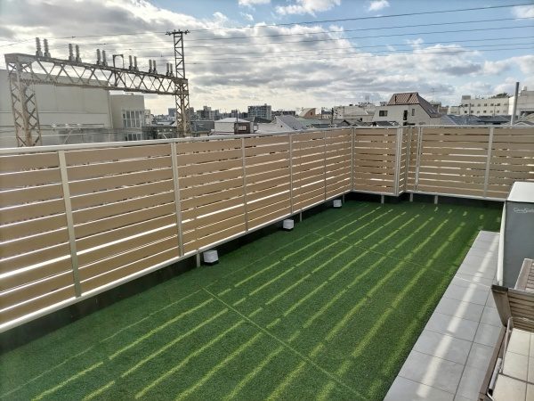 戸建て住宅の屋上にある人工芝を張替えした事例｜大阪市阿倍野区 K様