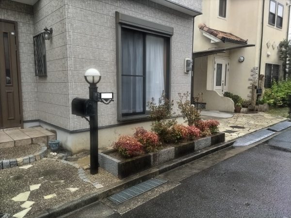 植え込みにヒメシャリンバイとオタフクナンテンの植栽をした事例|大阪市東住吉区G様(作業後)