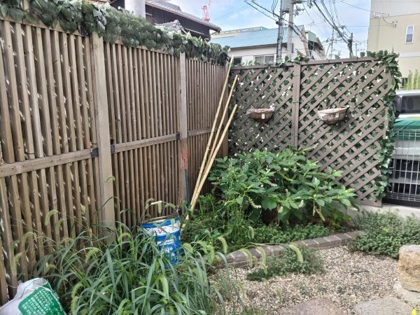 中古で購入した自宅の庭にヒメシャリンバイとオタフクナンテンを植栽した事例｜大阪市城東区A様（作業前）