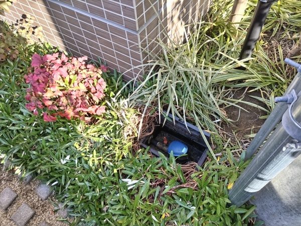 液晶画面が壊れてしまった散水コントローラーの交換を実施した事例|大阪市城東区Aマンション様(作業前)