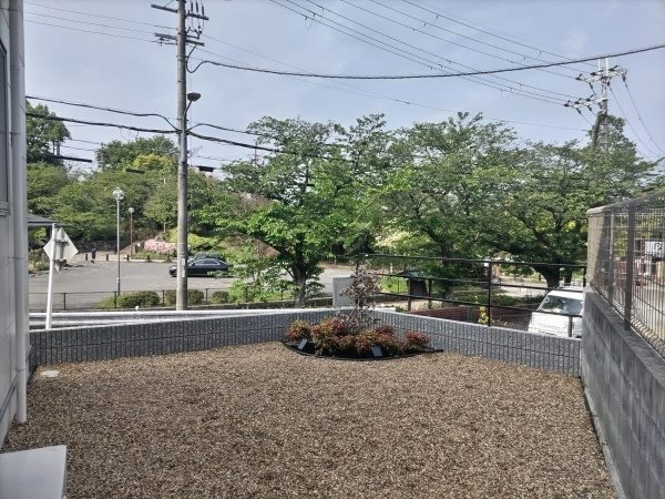 雑草対策・ヒメシャリンバイとオタフクナンテンの植栽をした事例|大阪市西淀川区T様(作業後)