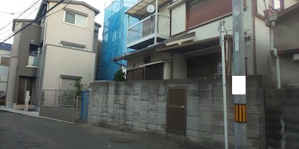 伐採後のブロック塀