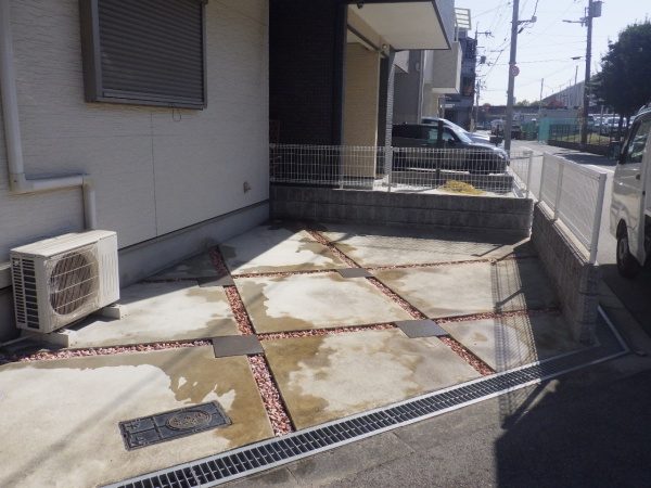 自宅駐車場に防草シート・砂利敷きをした事例　作業後写真