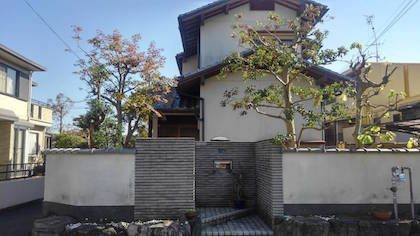 剪定後の空き家